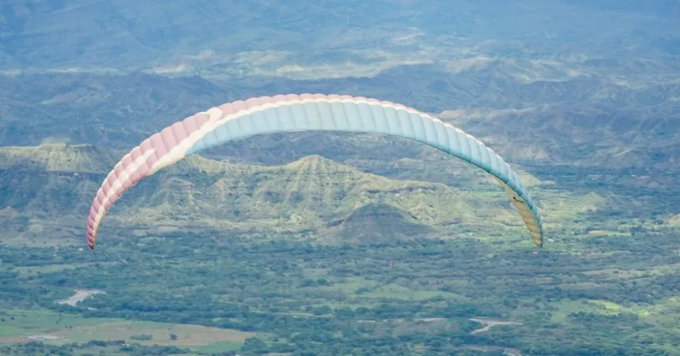 How to Perform Cooperative Exercises with a Rainbow Play Parachute